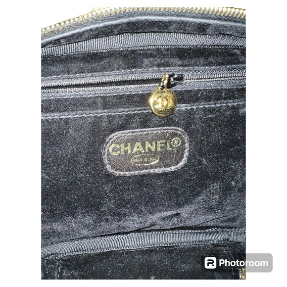 CHANEL Vintage lunchbox vanity bag case circa 1997 black caviar gold hardware - Picture 7 of 13